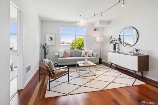 Photo #3: 425048546 Listing 