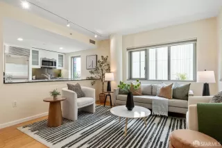 Photo #1: 425048564 Listing