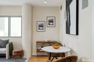 Photo #6: 425048564 Listing