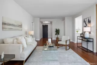 Photo #2: 425048626 Listing 