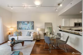 Photo #5: 425048716 Listing 