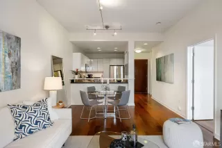 Photo #6: 425048716 Listing 