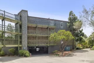 Photo #6: 425049419 Listing