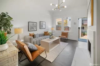 Photo #4: 425049873 Listing