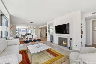 Photo #4: 425050389 Listing