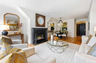 Photo #4: 425050399 Listing