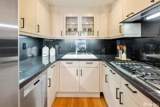 Photo #6: 425050399 Listing