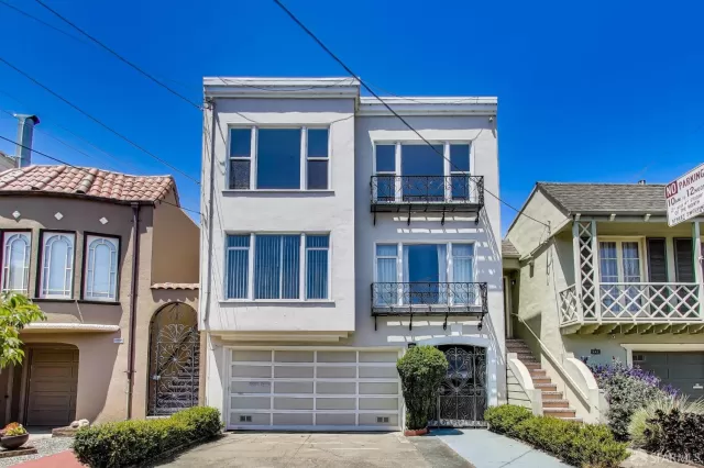 MLS: 425050504 Condo For Sale