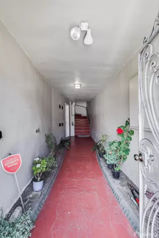 Photo #2: 425050504 Listing 