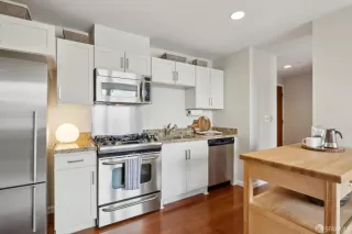 Photo #4: 425050547 Listing