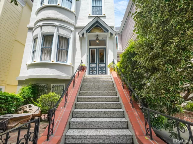 MLS: 425050923 Condo For Sale