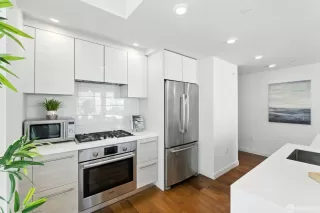 Photo #6: 425051177 Listing