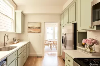 Photo #5: 425051407 Listing 
