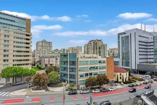 Photo #5: 425051539 Listing