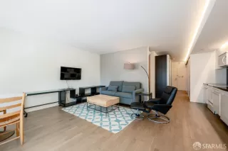 Photo #3: 425051918 Listing