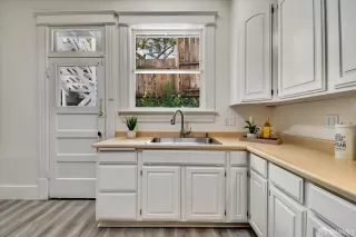 Photo #4: 425052199 Listing