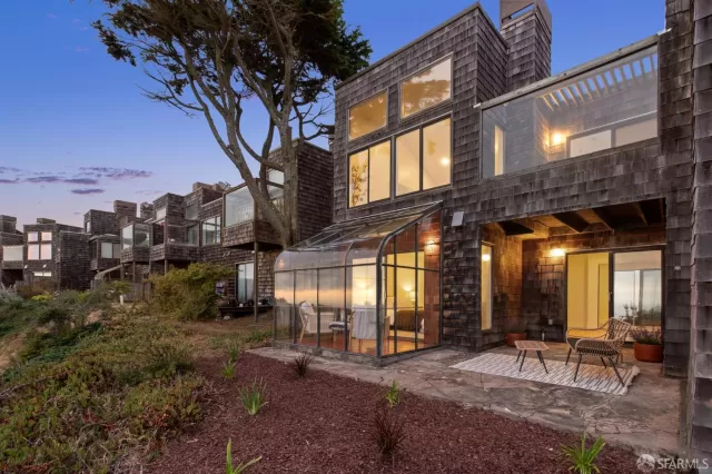 MLS: 425052482 Condo For Sale