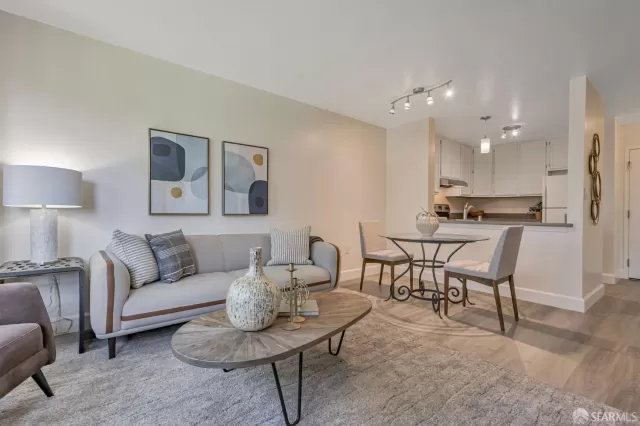 MLS: 425052512 Condo For Sale