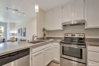 Photo #6: 425052512 Listing