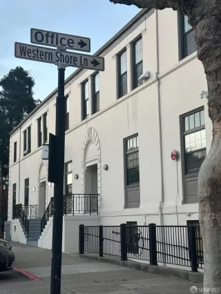 Photo #2: 425052886 Listing 