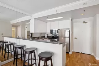 Photo #4: 425053273 Listing 