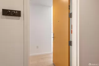 Photo #4: 425053534 Listing