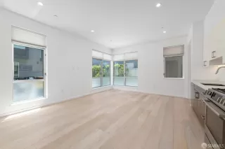 Photo #5: 425053534 Listing