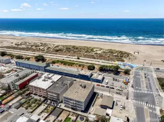 More Details about MLS # 425053671 : 1220 LA PLAYA STREET #105