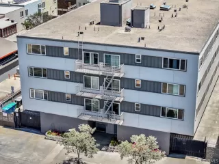 Photo #2: 425053671 Listing 