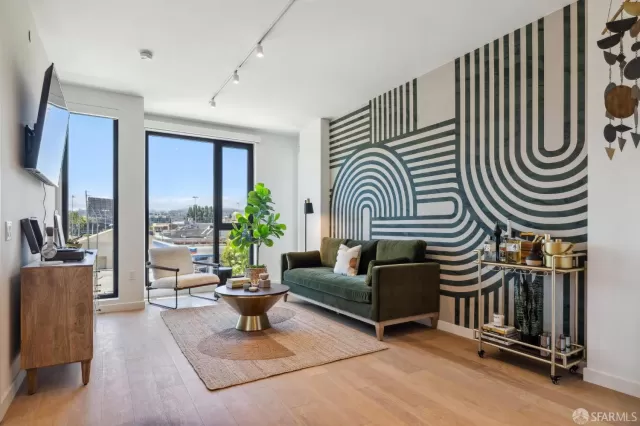 MLS: 425054464 Condo For Sale