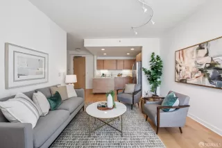 Photo #5: 425055276 Listing 