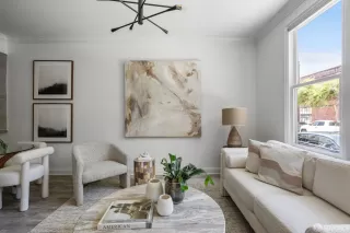 Photo #3: 425055304 Listing