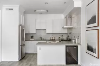 Photo #6: 425055304 Listing