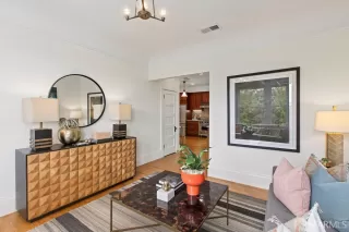 Photo #5: 425055398 Listing