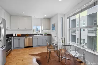 Photo #2: 425055724 Listing 