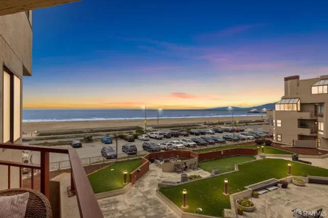 MLS: 425055769 Condo For Sale