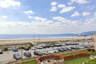 Photo #6: 425055769 Listing 