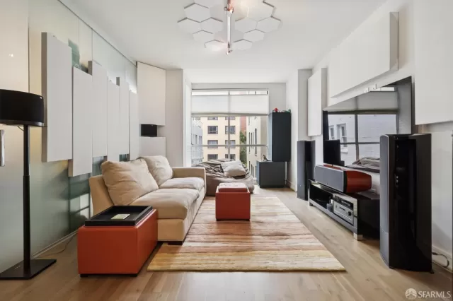 MLS: 425055782 Condo For Sale