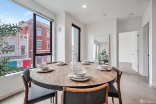 Photo #5: 425055862 Listing