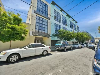 Photo #2: 425056602 Listing