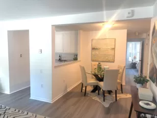 Photo #6: 425056942 Listing