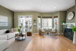 Photo #4: 425057429 Listing