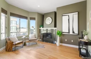 Photo #5: 425057429 Listing