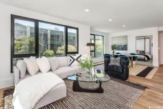 Photo #2: 425057446 Listing