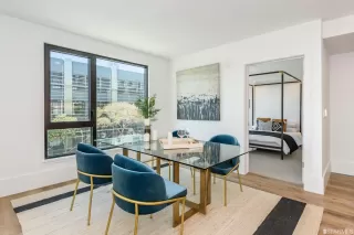 Photo #4: 425057446 Listing