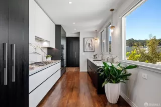 Photo #3: 425057466 Listing 