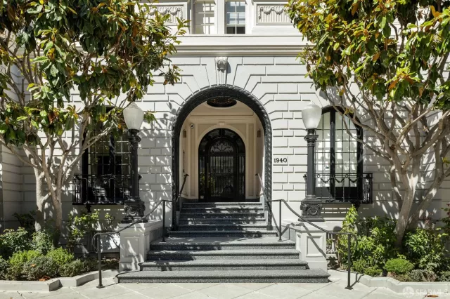 MLS: 425057544 Condo For Sale