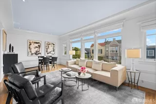 Photo #4: 425057738 Listing