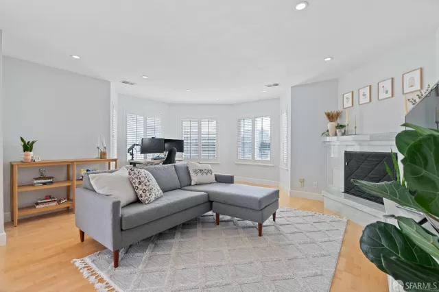 MLS: 425058135 Condo For Sale