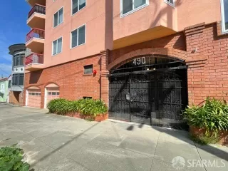 Photo #2: 425058135 Listing